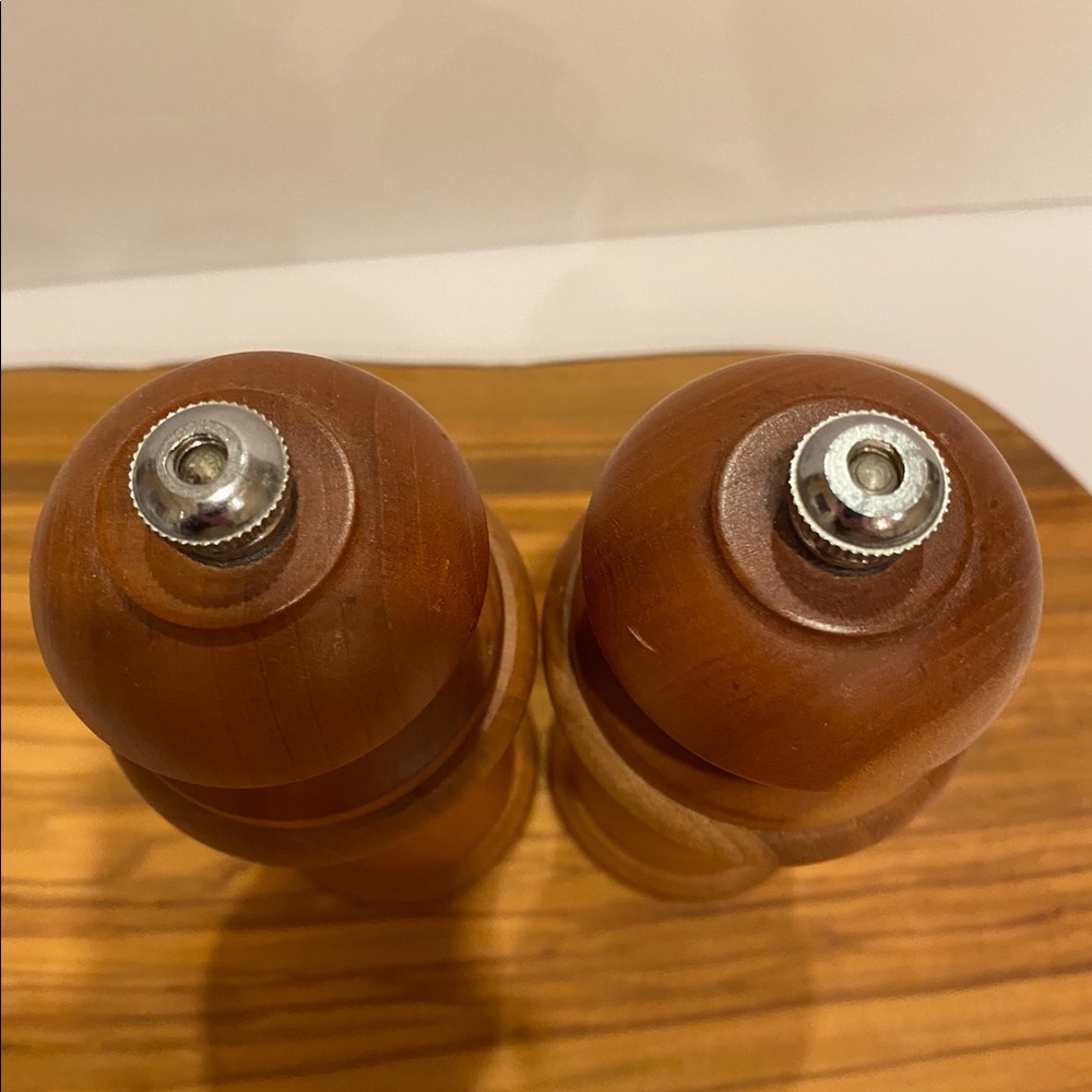 Salt & Pepper Griders - Picture 2 of 16